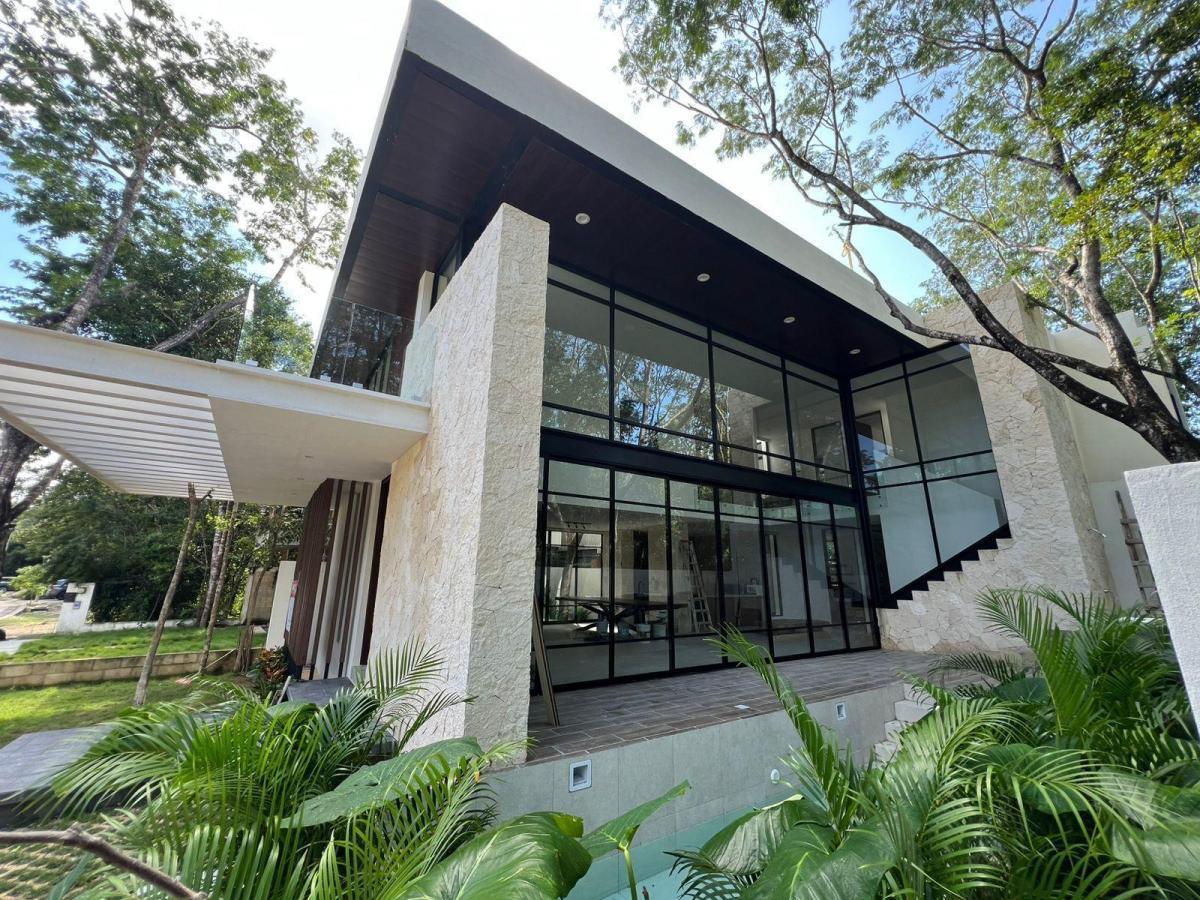 Segunda vista de fachada de Casa Mayakoba